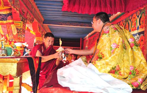 藏教活佛神秘的转生仪式