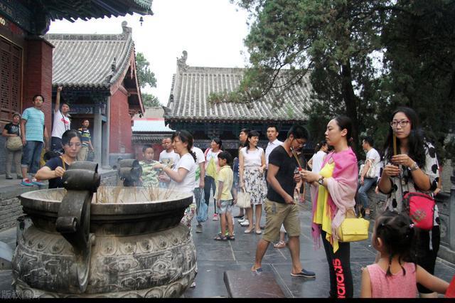 武当山旅游年收入80亿是少林寺的十六倍游客说方丈不如道长